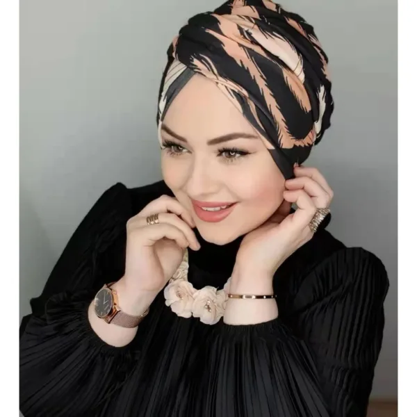 الحجاب قبعة تحت غطاء عباية: تصميم أنيق ومريح لجميع المناسبات